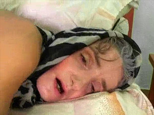 Alte Türkin beim privaten Telefonsex